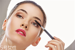 睫毛膏保質(zhì)期一般是多久？過期的睫毛膏還能這樣用