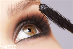 睫毛膏暈妝是什么原因？化妝手法很重要