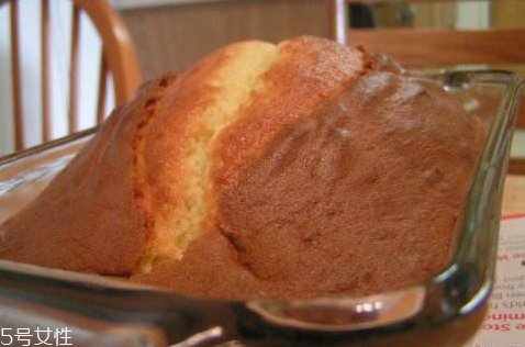 烤箱烤蛋糕為什么會(huì)糊 烤箱烤蛋糕不糊的技巧 烤箱烤蛋糕為什么會(huì)糊 烤箱烤蛋糕不糊的技巧