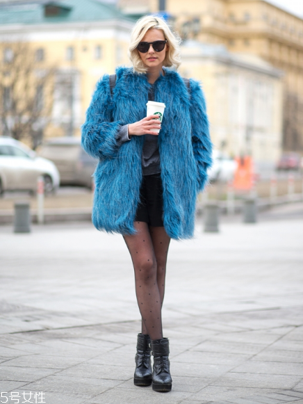 藍(lán)色皮草怎么搭配？盡顯高貴迷人氣質(zhì)