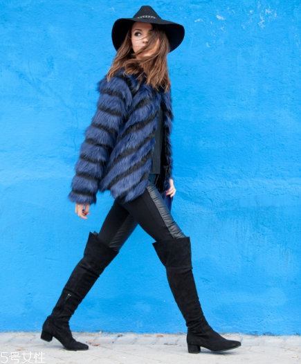 藍(lán)色皮草怎么搭配？盡顯高貴迷人氣質(zhì)
