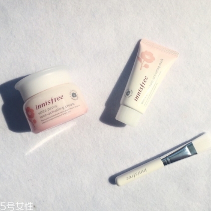 悅詩(shī)風(fēng)吟素顏霜怎么樣？悅詩(shī)風(fēng)吟小心機(jī)面霜評(píng)測(cè)