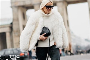 白色皮草怎么搭配？專屬于冬季的圣潔女神范兒