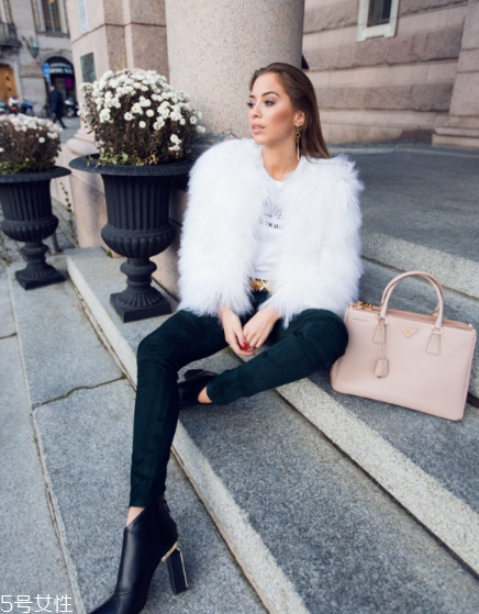 白色皮草怎么搭配？專屬于冬季的圣潔女神范兒