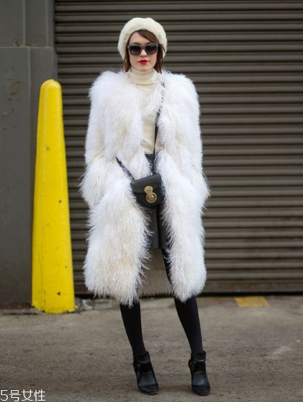 白色皮草怎么搭配？專屬于冬季的圣潔女神范兒