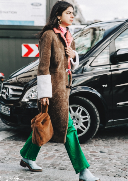 棕色皮草怎么搭配？這樣穿復(fù)古又有氣質(zhì)