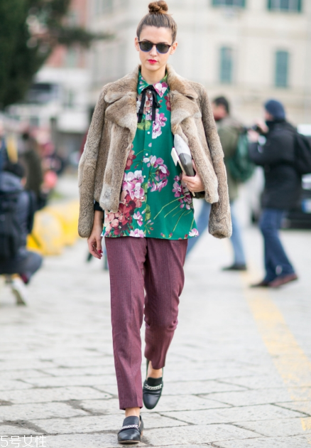 棕色皮草怎么搭配？這樣穿復(fù)古又有氣質(zhì)