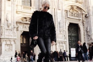 黑色皮草怎么搭配好看？教你凹足造型感
