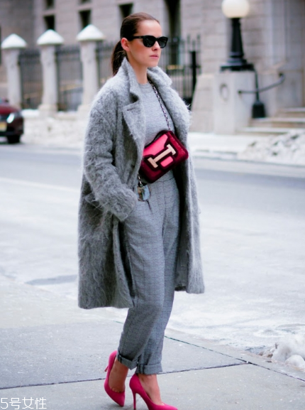 灰色皮草怎么搭配？這樣就能輕松駕馭