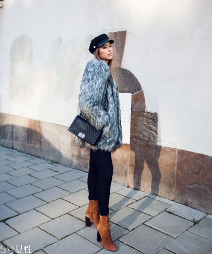 灰色皮草怎么搭配？這樣就能輕松駕馭