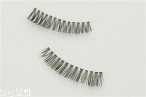 長(zhǎng)期佩戴假睫毛有什么危害？適當(dāng)給眼周肌膚放個(gè)假