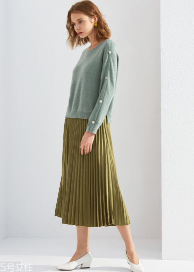 百褶裙什么顏色好看？百變女神就是你