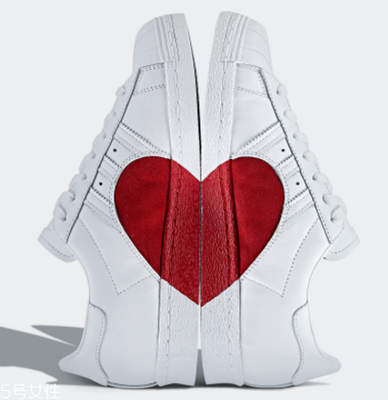 阿迪達斯情人節(jié)限定版愛心貝殼頭多少錢_在哪買？