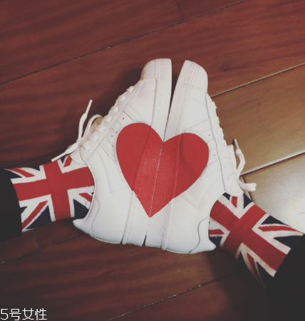 阿迪達斯情人節(jié)限定版愛心貝殼頭多少錢_在哪買？