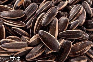 烤箱烤瓜子溫度時(shí)間 烤箱烤瓜子技巧 烤箱烤瓜子溫度時(shí)間 烤箱烤瓜子技巧