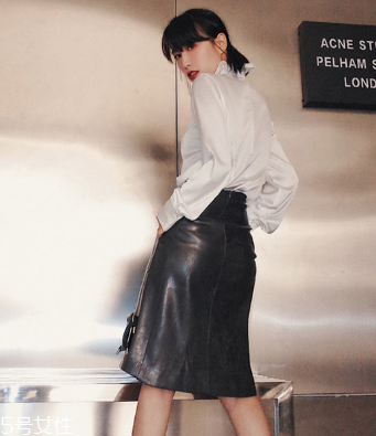 皮裙配什么上衣好看？教你做個硬糖女孩