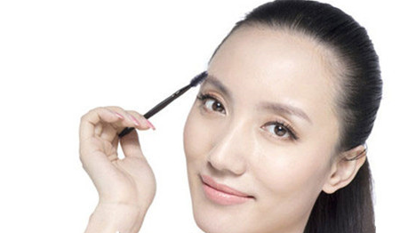 迪奧睫毛膏怎么樣？刷完睫毛膏再夾一次睫毛更卷翹