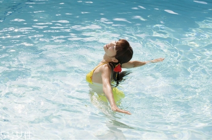 女性什么情況下不宜游泳 女性游泳需注意 女性什么情況下不宜游泳 女性游泳需注意