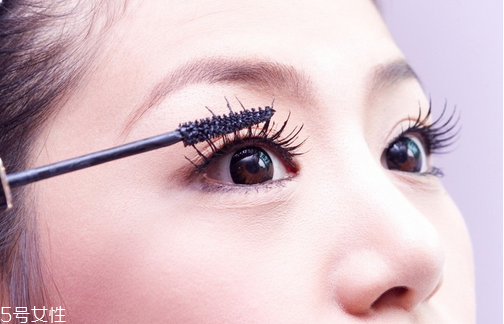 睫毛膏保質(zhì)期一般是多久？過期的睫毛膏還能這樣用