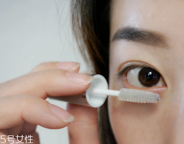 睫毛增長(zhǎng)液可以用于眉毛嗎？睫毛增長(zhǎng)液還可以涂頭發(fā)