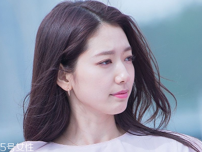 雙眼皮貼和雙眼皮膠哪個(gè)好用？簡(jiǎn)單快捷放大雙眼