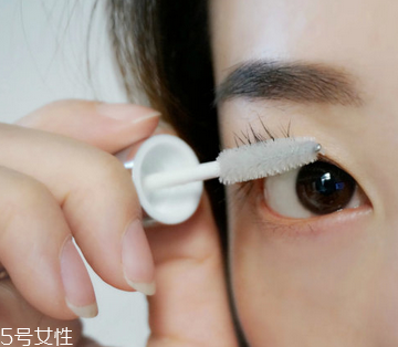 睫毛增長(zhǎng)液可以用于眉毛嗎？睫毛增長(zhǎng)液還可以涂頭發(fā)