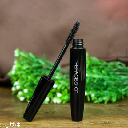 菲詩(shī)小鋪睫毛膏好用嗎？刷睫毛膏要注意這些