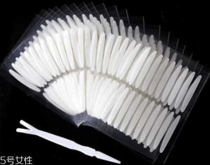 長期佩戴假睫毛有什么危害？適當(dāng)給眼周肌膚放個(gè)假