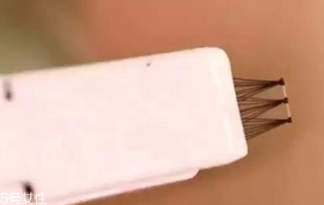 睫毛訂書機是什么？這十款睫毛膏讓你輕松放大雙眼