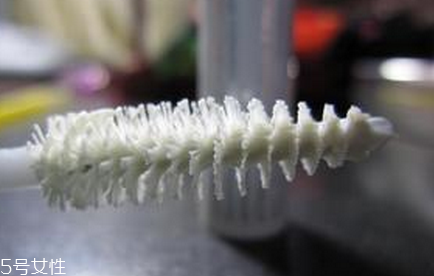 睫毛增長液哪個牌子效果好？增長眼睫毛的有效方法