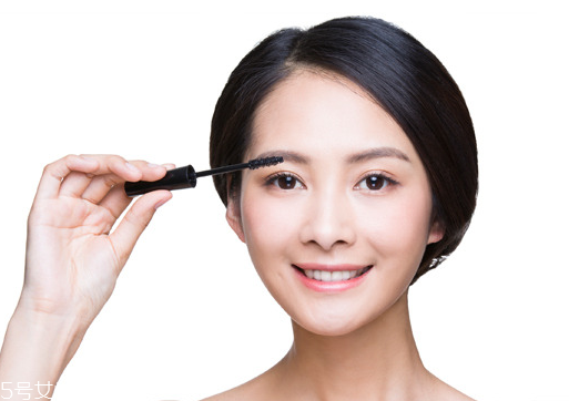 怎么正確使用睫毛夾？這樣刷睫毛眼睛大一倍