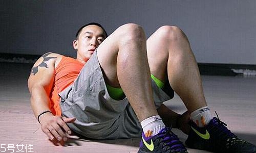 怎么預(yù)防卷腹時脖子疼 謹記兩個要領(lǐng) 怎么預(yù)防卷腹時脖子疼 謹記兩個要領(lǐng)