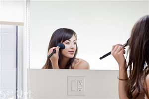 怎樣讓睫毛變長(zhǎng)變翹？下眼線還可以畫出來