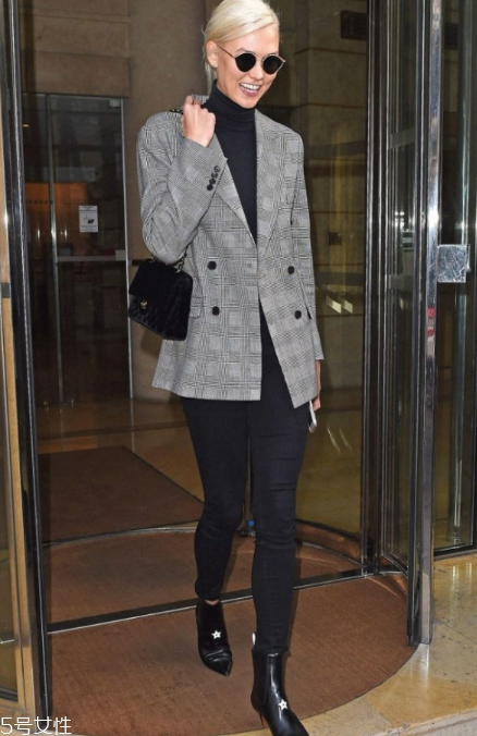 黑色高領(lǐng)毛衣怎么搭配？混搭出時髦著裝