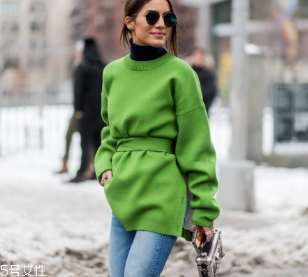 黑色高領(lǐng)毛衣怎么搭配？混搭出時髦著裝