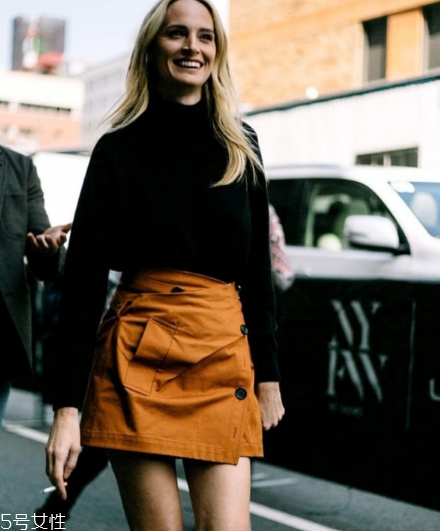 黑色高領(lǐng)毛衣怎么搭配？混搭出時髦著裝