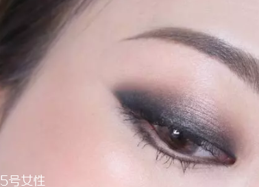 單眼皮眼妝雷區(qū)有哪些？切忌濃妝艷抹