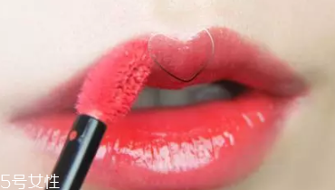 唇釉適合哪些人用？唇紋深的人