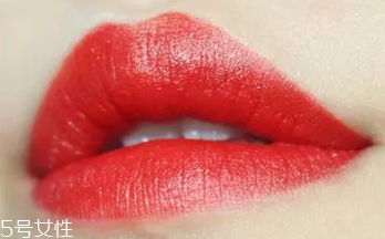 唇釉適合哪些人用？唇紋深的人