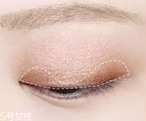 皮膚黑怎么選粉底？至少用兩種色號(hào)