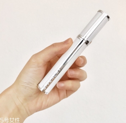 紀(jì)梵希睫毛膏哪款好？海膽折角睫毛膏任你選擇