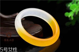 黃龍玉手鐲多少錢(qián)？這個(gè)種類(lèi)的價(jià)值最貴