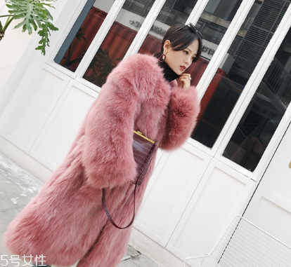 皮草和羊剪絨哪個(gè)暖和？看完你就清楚了