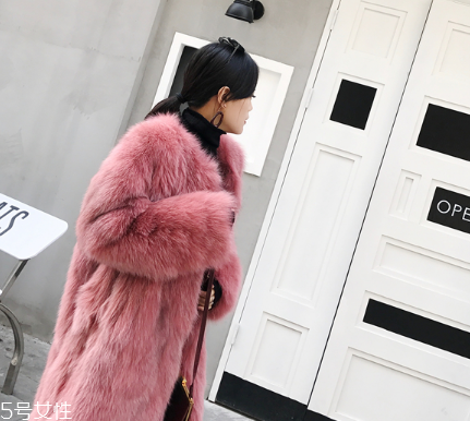 皮草和羊剪絨哪個(gè)暖和？看完你就清楚了