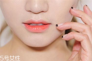 唇紋怎么去除？淡化唇紋的唇膏推薦