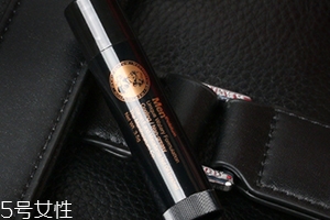 唇膏可以祛痘嗎？小心致痘風(fēng)險(xiǎn)