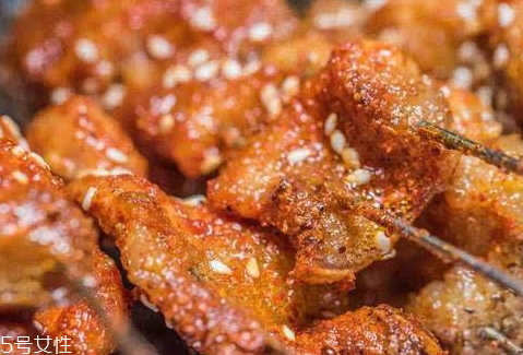 烤箱烤五花肉需要多長時間 烤箱烤五花肉技巧 烤箱烤五花肉需要多長時間 烤箱烤五花肉技巧