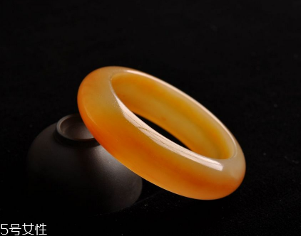 黃龍玉手鐲戴哪只手？手鐲佩戴要當(dāng)心