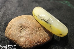 黃龍玉手鐲戴哪只手？手鐲佩戴要當(dāng)心