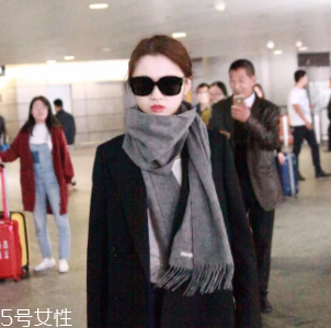 圍巾上的標(biāo)簽要不要剪？做對的人好少